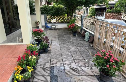 Dok Mai Casa | Stand alone 3 bedrooms detached house inside Bangkok