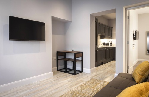 Donaghmore Apartamento | Apartamento-Estándar-Baño privado con ducha-Vista a la Calle-Ground Floor