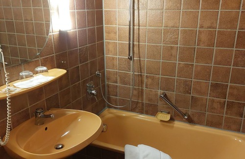 Laudenbach Cabaña | Habitación Estándar Cama Doble Nr. 3 - Goldner Engel, Restaurante - Hotel - Carnicero