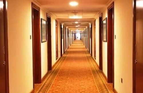Garhoud Casa | Standard Room Near Garhoud Football Club By Luxury Bookings