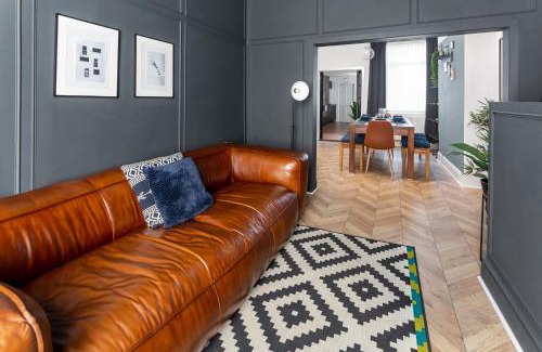Kirkdale Casa | Stanley House - Air Host & Stay - 4 Bedroom