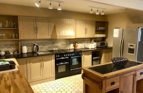 Condicote Casa | Un 6 habitaciones, 5 baños / showeroom Converted Cotswold Barn que tiene capacidad para 12 personas más 2.