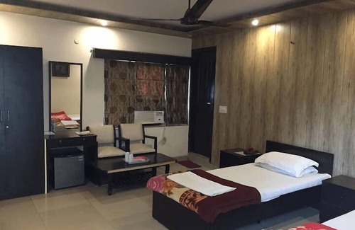 Faridabad Casa | Star City Guest House
