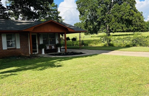 Ackerman Casa | Star Meadows - 3 Bedroom Beautiful Home near Starkville, MS