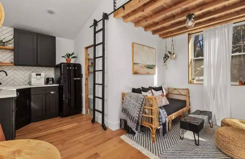 Hendersonville Casa | Star Sky-Boho Rustic Tiny Home With Hot Tub 20 Minutes From Asheville