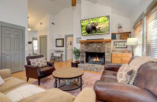 Big Canoe Casa | Stargaze Screen Movies Play Golf Splash at the Lakes Relax in the Communal Sauna - HooRay