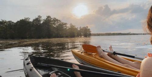 Oil City Casa | Stargazercaddo Lake Cabin With Kayaks