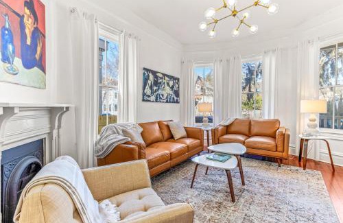 Thomas Square Casa | Starland Victorian Gem