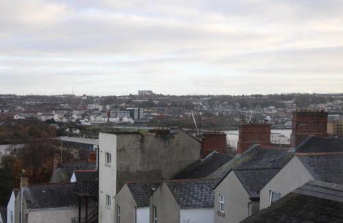 Londonderry Casa | Station Rooms