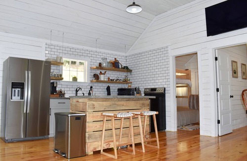 Clarkesville Cabina | Station 91 | Cabin Near Helen | SAUNA & CEDAR TUB