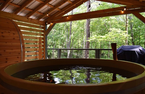 Clarkesville Cabina | Station 91 | Cabin Near Helen | SAUNA & CEDAR TUB