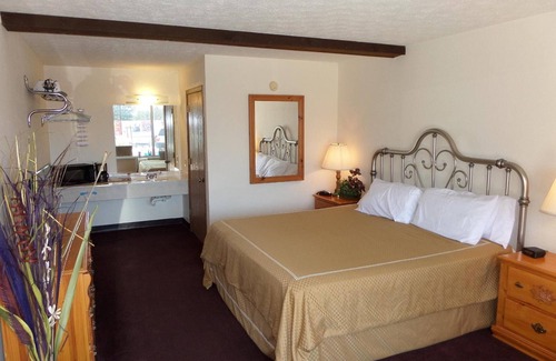 Eureka Springs Hotel | Statue Road Inn