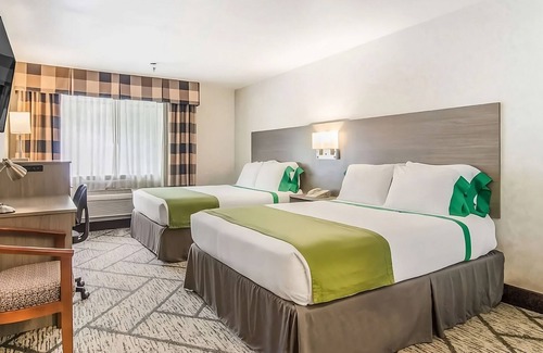 Poulsbo Complejo | Stay at GuestHouse Poulsbo! Just a 10-minute Walk From Historic Downtown!