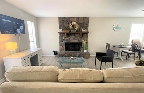 New Castle Casa | Stay at Old Farm - Remodeled & 14 min to DT