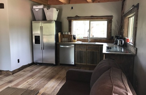 Coram Apartamento | Stay at Our Lookout Tower: Studio Apartment, Waterfront Pond, near Glacier NP