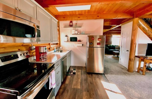 Caldwell Cabina | Stay at this super, cozy, country cabin in Caldwell, Idaho off of I84.