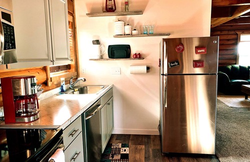 Caldwell Cabina | Stay at this super, cozy, country cabin in Caldwell, Idaho off of I84.