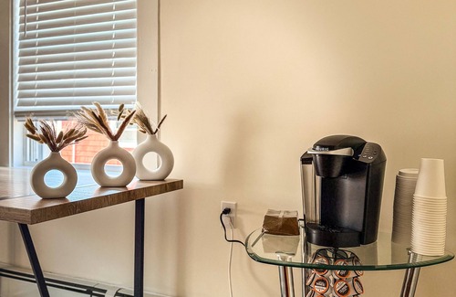 Beverly Apartamento | Stay by the Ocean & Downtown Beverly - Cozy 2BR with Parking