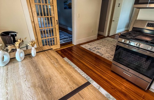 Beverly Apartamento | Stay by the Ocean & Downtown Beverly - Cozy 2BR with Parking