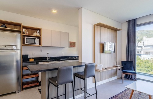 Corrego Grande Apartamento | Stay in a Building With a Pool, Gym, and Leisure - SSL
