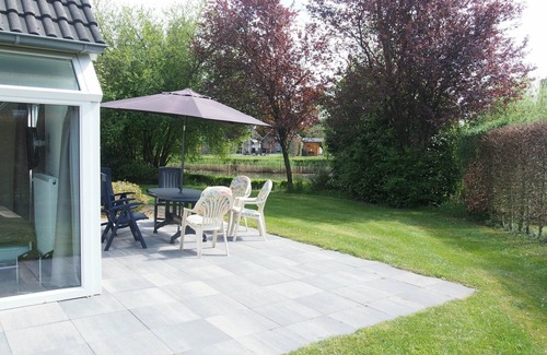 Nieuw Heeten Casa | Stay in Bungalow Schipbeek Luxe for 6 persons by the pond at Vakantiepark de Sallandshoeve and enjoy comfort, nature, and peace in Overijssel.