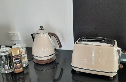 Ballajura Casa | Recién renovado, WiFi gratuito / estacionamientos, cerca de la tienda / parque / autobús / atracciones turísticas