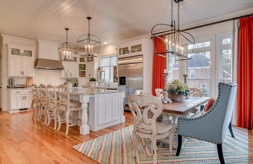 Evans Casa | Stay in Luxury with a Private Backyard Oasis