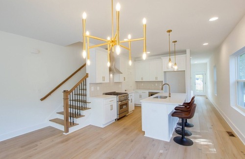 South Nashville Casa | Stay Nashville! Minutes to downtown Nashville! Fenced parking&yard.Pet friendly.