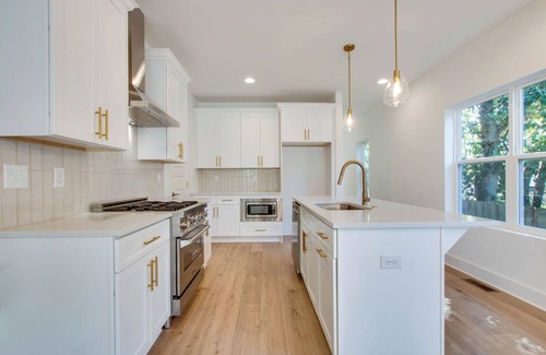 South Nashville Casa | Stay Nashville! Minutes to downtown Nashville! Fenced parking&yard.Pet friendly.