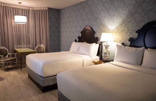 Downtown San Francisco Hotel | Stay Near AT&T Park, Free Breakfast and Pool Access at SoMa House