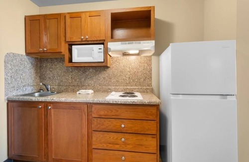 Pleasanton Casa | Stay Near San Antonio: Room w/Rustic Touch & Freezer Fridge