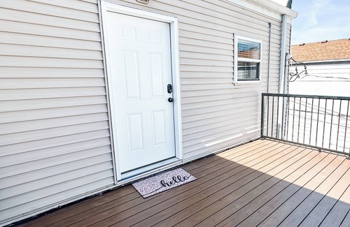 Festus Apartamento | Stay on Main - Charming 2 bedroom 1.5 bath Upstairs Apartment on Main Sleeps 6