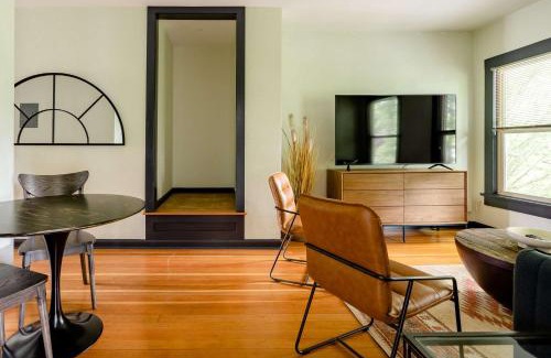 Belmont Casa | Stay Portland - Moab Vibes in PDX- Walk to Local Coffee & Food