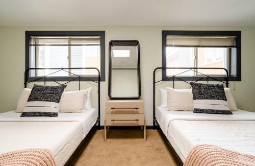 Belmont Casa | Stay Portland - Moab Vibes in PDX- Walk to Local Coffee & Food