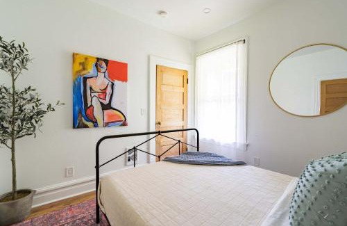 Uptown Apartamento | Stay Portland - NW 23rd - 1BR - Best Location - Historic Beauty
