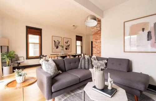 Uptown Casa | Stay Portland - Scandinavian Loft - NW 23rd & Espresso Shops