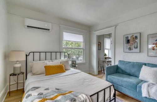 Irvington Apartamento | Stay Portland - The Bohemian Bungalow on Broadway - 94 WalkScore