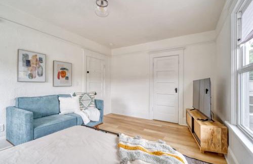 Irvington Apartamento | Stay Portland - The Bohemian Bungalow on Broadway - 94 WalkScore