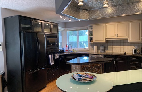 Tuxedo Park Casa | Stay Together! with Games Room & Yoga Room