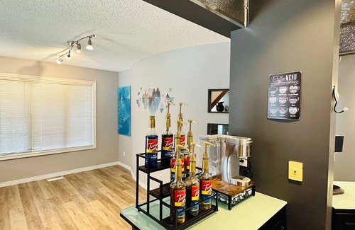 Tuxedo Park Casa | Stay Together! with Games Room & Yoga Room