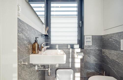 Ostvorpommern Casa | STAY24 - Wasservilla Chalet am Meer