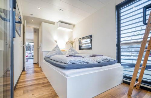 Ostvorpommern Casa | STAY24 - Wasservilla Chalet am Meer