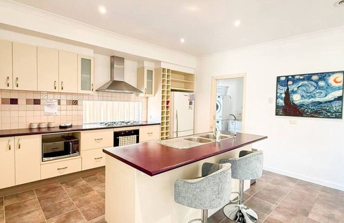 Caroline Springs Casa | StayAU Family Haven Pet-Friendly Caroline Springs