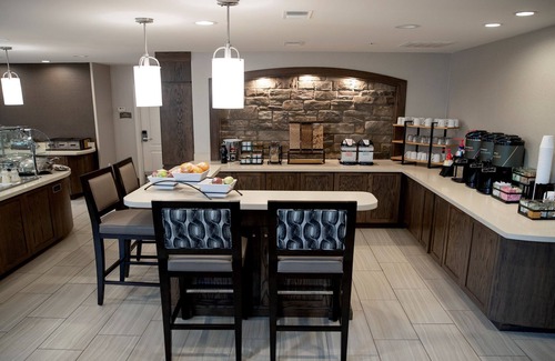 Auburn Hills Apartamento | Piscina cubierta + Wi-Fi gratis, desayuno gratis | Estudio Accesible Auditivo