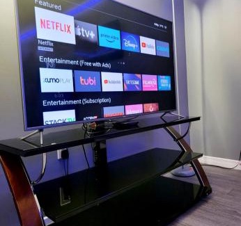 London Apartamento | Staycation Studio Apartment, Private kitchen , Washroom, Micro Gym & Free Onsite Parking