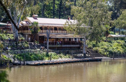 Fairfield Casa | StayCentral - Fairfield 4Br Home - Perry St, Fairfield - 4 Bedrooms, 6 Beds, 1 Bathrooms, 1 secure undercover parking spot and free street parking.