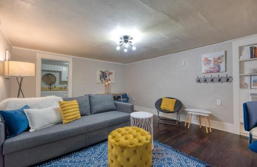 Coos Bay Apartamento | #StayinMyDistrict Heritage House Pet Friendly Apartment