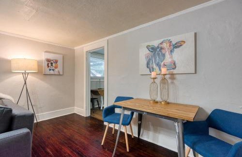 Coos Bay Apartamento | #StayinMyDistrict Heritage House Pet Friendly Apartment