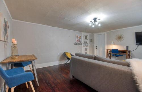 Coos Bay Apartamento | #StayinMyDistrict Heritage House Pet Friendly Apartment