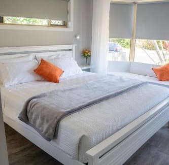 Urraween Casa | Stays with Ripley 3 min to hospital and beach Pet friendly